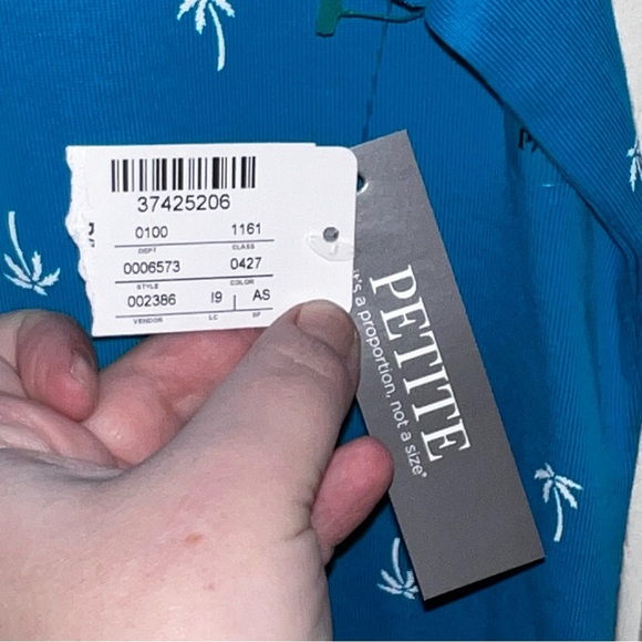 CJ Banks Basic Stretch Lightweight Sleeveless Blue Cactus Tank Top Size PL NWT - Picture 3 of 7